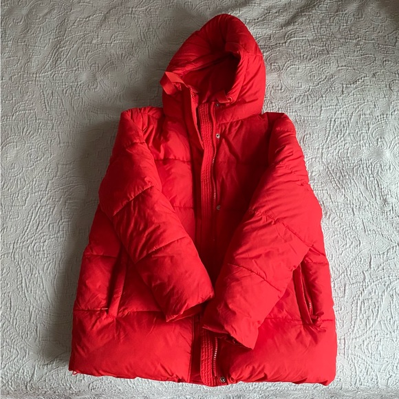 Gap - The Upcycled Puffer Oversized Puffer Coat, Small Tomato Red Jacket - Picture 10 of 10